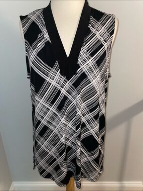 Jones New York Black and White Geometric Print Top